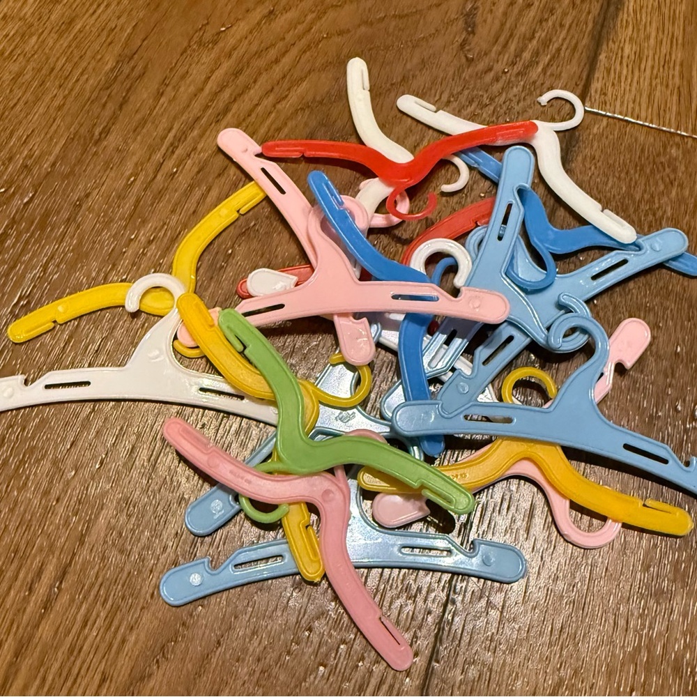 Barbie Colorful Mini Hangers Set